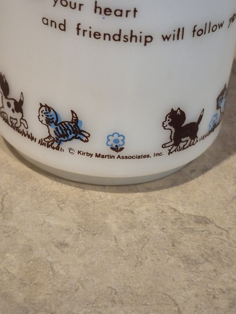 Vintage Holly Hobbie Milk Glass Mug with Blue Sunbonnet Girl and Cats 1972 - Picture 9 of 9